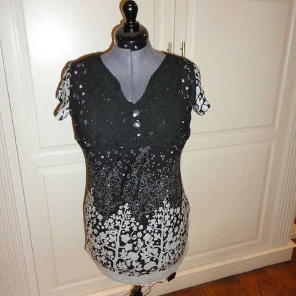 FUNKY PEOPLE Black Women's Pull-Over V-neck Short-Sleeve Blouse Size S NWT!! - Picture 1 of 8